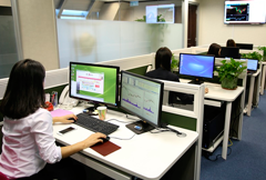 trabajadora en su puesto de trabajo